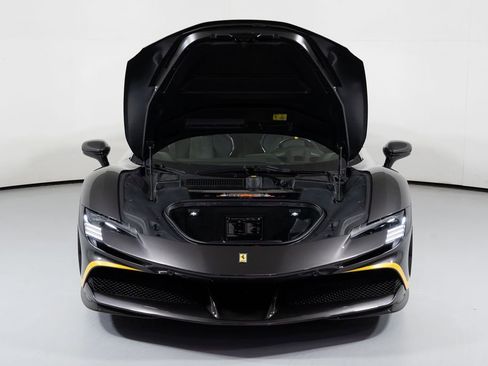 Used 2022 Ferrari SF90 Spider AWD/4WD image 9