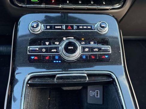 Used 2023 Lincoln Nautilus Reserve AWD/4WD image 18