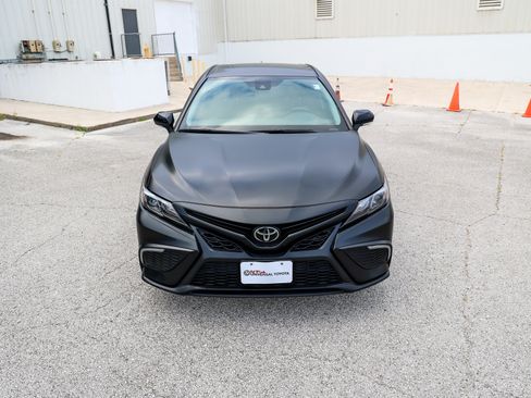Used 2024 Toyota Camry SE FWD image 4