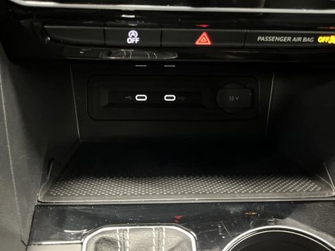 Used 2022 Volkswagen Atlas Cross Sport SEL Premium R-Line image 25