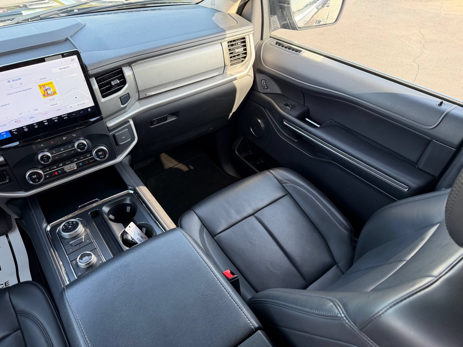 Used 2024 Ford Expedition XLT AWD/4WD image 19