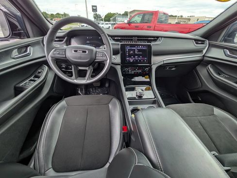 Used 2023 Jeep Grand Cherokee Altitude AWD/4WD image 10