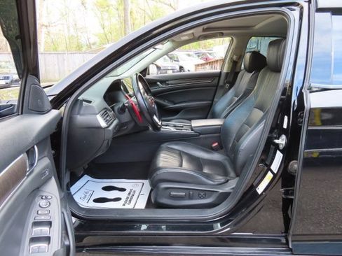 Used 2018 Honda Accord Touring image 17
