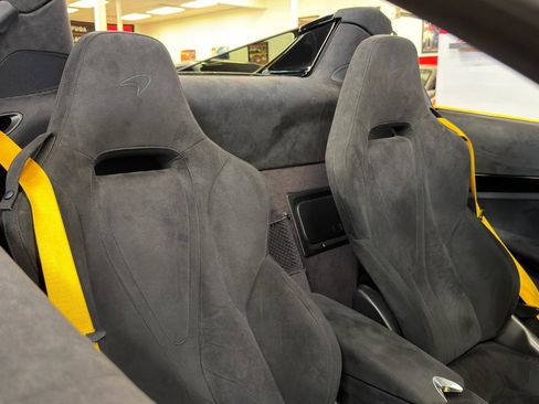 Used 2024 McLaren 750S Spider RWD image 22