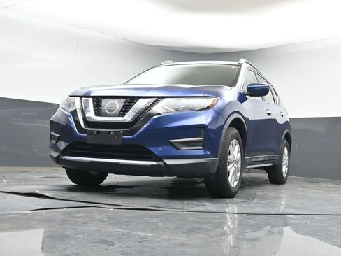 Used 2017 Nissan Rogue SV w/ Sun & Sound Touring Package image 9