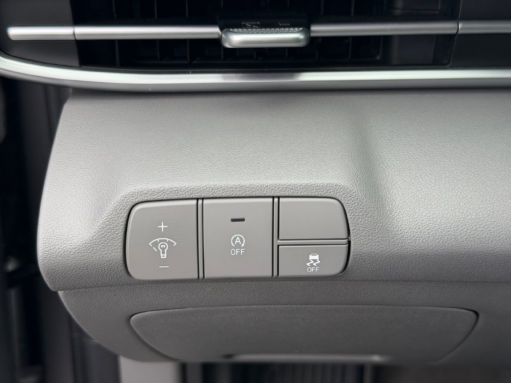 Used 2025 Hyundai Elantra SE FWD image 27