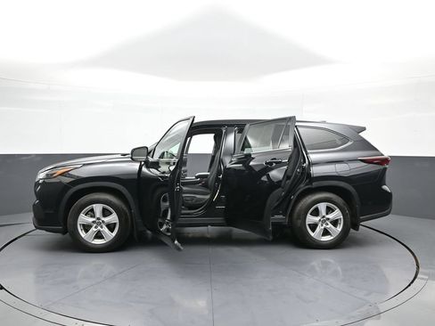 Certified 2025 Toyota Highlander LE AWD/4WD image 44