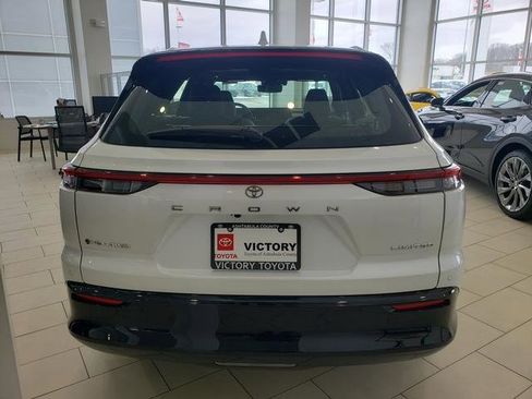 New 2025 Toyota Crown Signia image 6