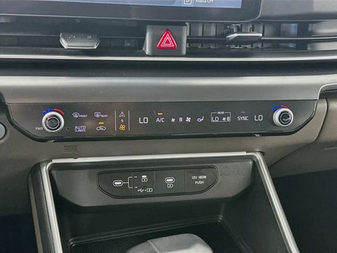 Used 2026 Kia Carnival FWD image 24