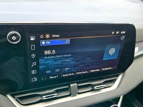 Used 2025 Chevrolet Equinox LT w/ Safety and Technology Package FWD image 18
