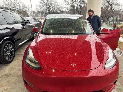 Used 2022 Tesla Model Y Long Range image 9