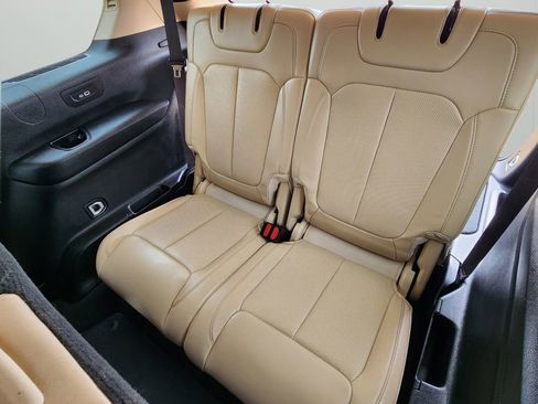 Used 2022 Jeep Grand Cherokee L Limited w/ Luxury Tech Group II image 11