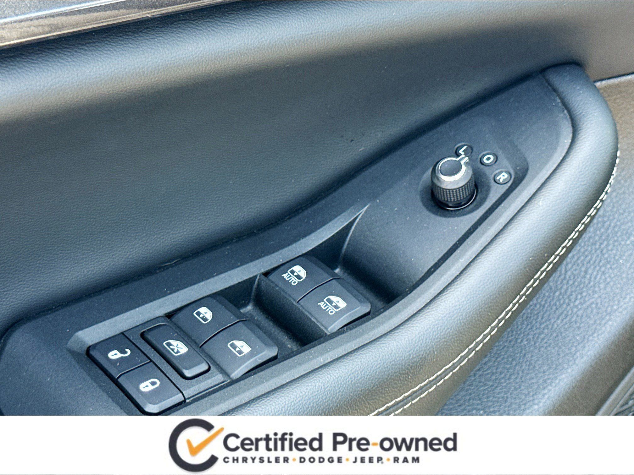 Used 2023 Jeep Grand Cherokee L Laredo w/ Luxury Tech Group I AWD/4WD image 8