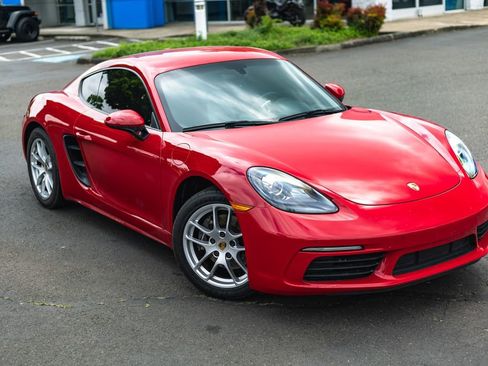 Used 2019 Porsche 718 Cayman RWD image 2