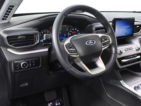 Used 2023 Ford Explorer XLT w/ Equipment Group 202A AWD/4WD image 11