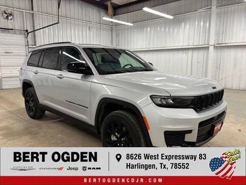 Used 2025 Jeep Grand Cherokee L Altitude RWD image 1