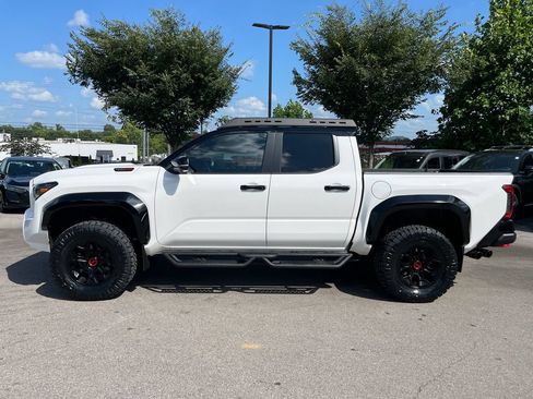 Used 2024 Toyota Tacoma TRD Pro AWD/4WD image 5