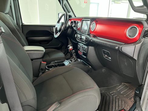 Used 2020 Jeep Wrangler Rubicon w/ Uconnect 4C Nav & Sound Group AWD/4WD image 23