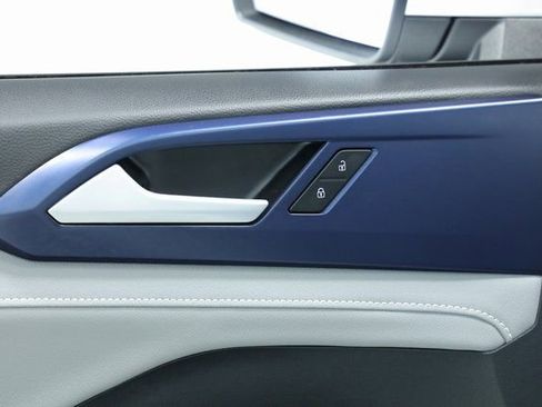 New 2024 Volkswagen Taos SE image 28