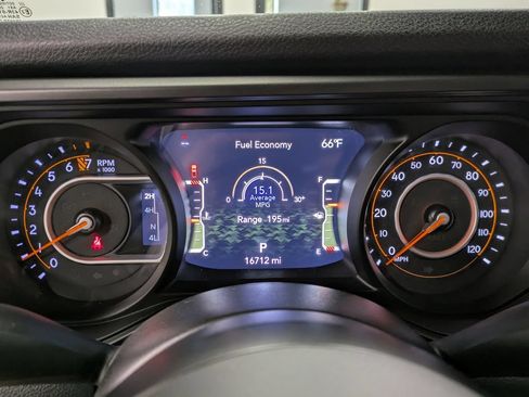 Used 2025 Jeep Gladiator Sport AWD/4WD image 15