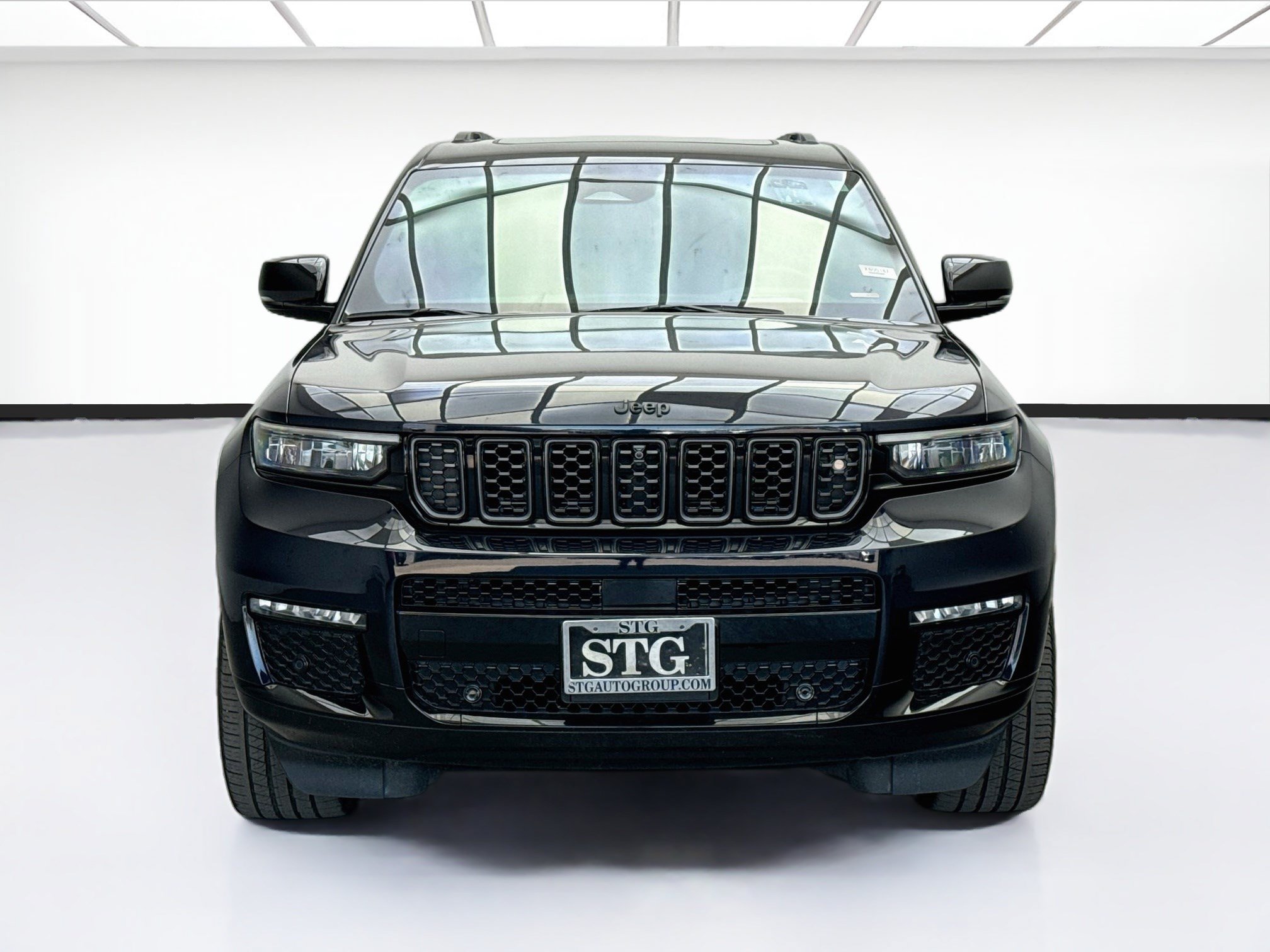 Used 2023 Jeep Grand Cherokee L Summit AWD/4WD image 2