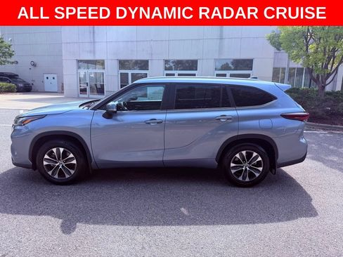 Used 2024 Toyota Highlander XLE FWD image 4