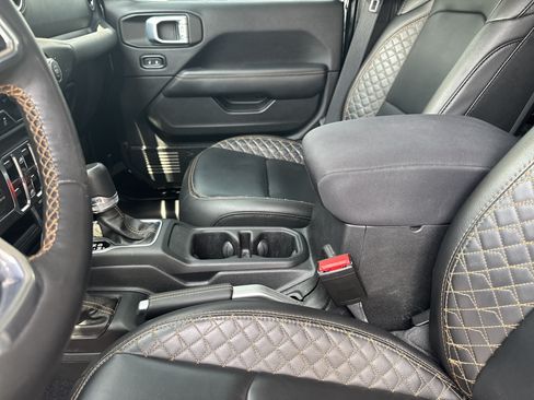 Used 2023 Jeep Gladiator Overland AWD/4WD image 21