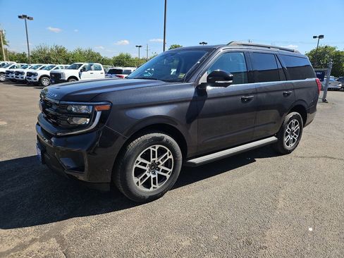 New 2025 Ford Expedition Active image 5