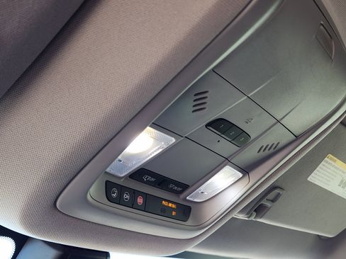 Used 2017 GMC Acadia SLT image 30