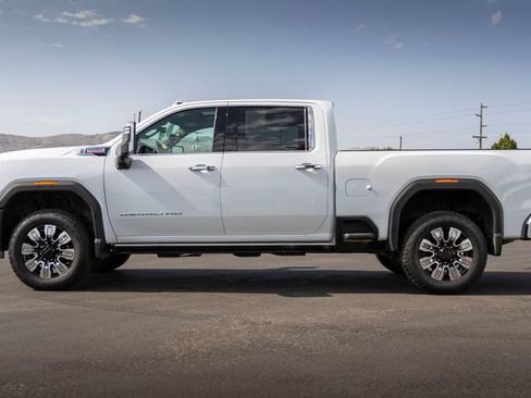 Used 2026 GMC Sierra 3500 Denali w/ Denali Reserve Package AWD/4WD image 3