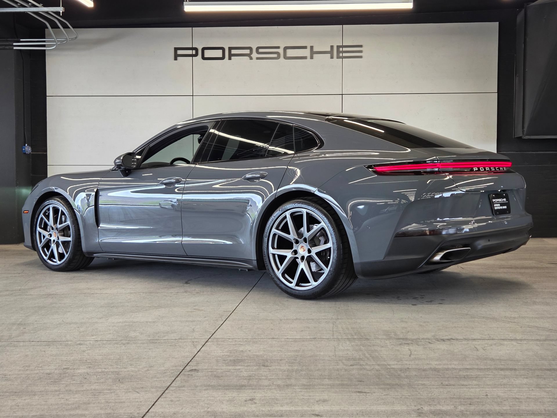 Certified 2025 Porsche Panamera image 3