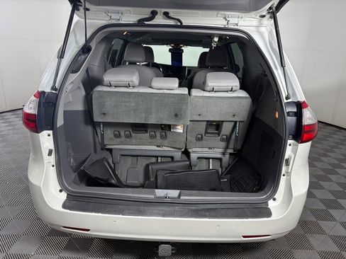 Used 2018 Toyota Sienna XLE w/ XLE Navigation Package image 33