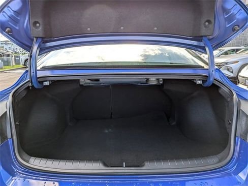 Used 2025 Hyundai Elantra Limited image 32