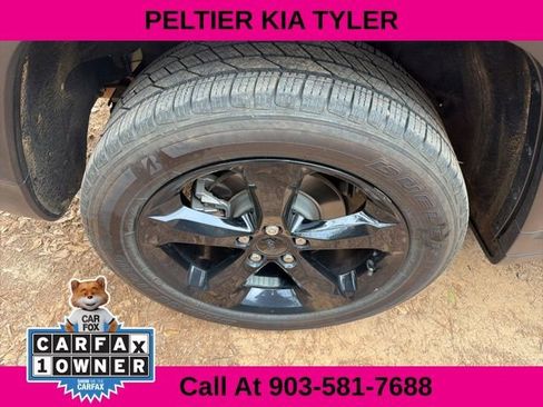 Used 2023 Jeep Grand Cherokee Limited w/ Black Appearance Package image 14