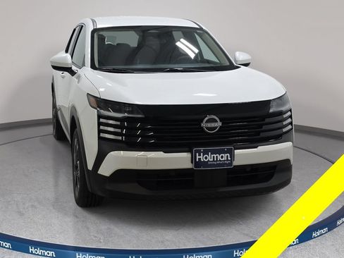 Used 2025 Nissan Kicks SV AWD/4WD image 3