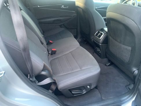 Used 2020 Kia Sorento S image 24