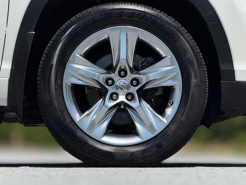 Used 2015 Toyota Highlander Limited Platinum AWD/4WD image 19