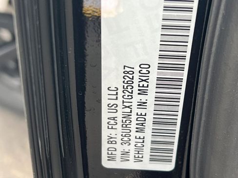 New 2026 RAM 2500 Laramie AWD/4WD image 21