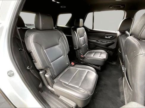 Used 2023 Chevrolet Traverse LT image 17