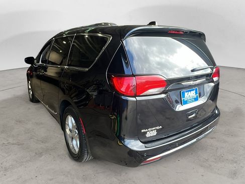 Used 2019 Chrysler Pacifica Touring-L Plus w/ Tire & Wheel Group FWD image 4