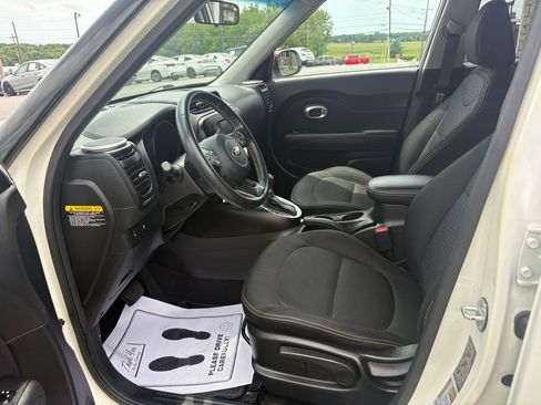 Used 2016 Kia Soul + w/ Designer's Package FWD image 8