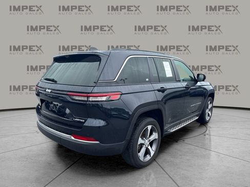 Used 2024 Jeep Grand Cherokee Limited w/ Luxury Tech Group II AWD/4WD image 3