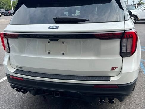 Used 2025 Ford Explorer ST AWD/4WD image 5