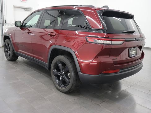 Used 2023 Jeep Grand Cherokee Altitude AWD/4WD image 6