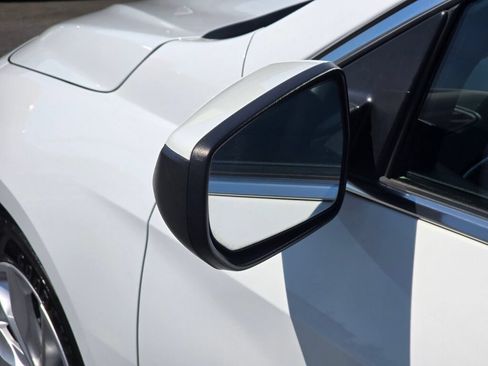 Used 2020 Chevrolet Malibu LT FWD image 12