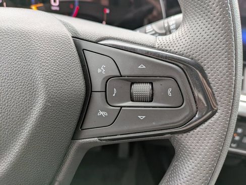 Used 2025 Chevrolet Trax LT FWD image 25