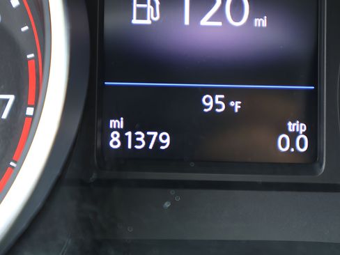 Used 2019 Volkswagen Tiguan SE w/ Panoramic Sunroof Package FWD image 9
