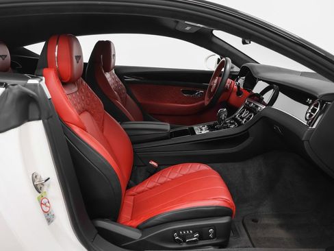 Used 2022 Bentley Continental GT image 27