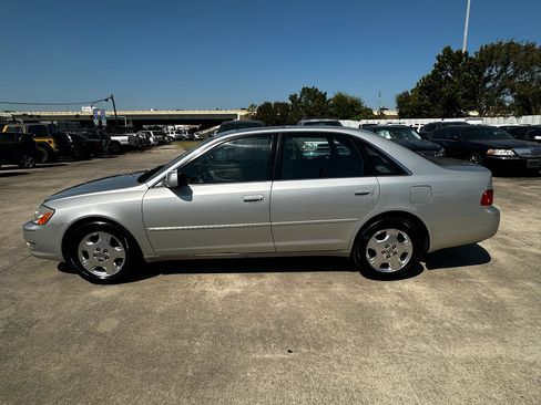 Used 2003 Toyota Avalon XLS image 2