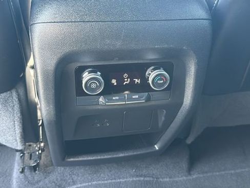 Used 2025 Buick Enclave Preferred image 28